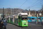 Würzburger Straßenbahn fährt vom Hautpbahnhof ab.