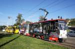 Straßenbahn Zwickau: Tatra KT4D der SVZ Zwickau - Wagen 933 sowie Tatra KT4D - Wagen 940, aufgenommen im Oktober 2015 an der Haltestelle  Himmelfürststraße  in Zwickau.