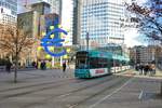 VGF Bombardier Flexity Classic S-Wagen 214 am 30.11.19 am Willy Brandt Platz in Frankfurt am Main 