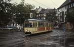 Bei strömendem Regen überquert der GT6ZR 27 um 1990 auf seinem Weg nach Bochum-Querenburg die Oskar-Hoffmann-Straße.