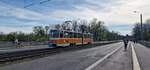 Wagen 1308 (Tatra - Gelenktriebwagen KT4D) hier zu sehen auf der Zeppelinbrücke kommend von der Angerbrücke-/Straßenbahnhof, und fährt in Richtung Leipzig Hauptbahnhof.

Lackierung: Elfenbein/ Orange
Dezember 1981 während HU Neulack: Elfenbein/ Blau
05.10.1984 nach Berlin - dort 219 320; 1992 in 9320
1997 zurück nach Leipzig - Unterbringung bis November 2003 im Heizwerk Südost der Leipziger Stadtwerke, 2003-2005 Restaurierung, 01.10.2005 erste Fahrt als Historischer Triebwagen 1308