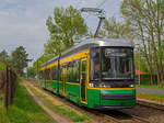 Schöneiche bei Berlin     SRS Artic Tram TW 52 (ex Helsinki) als Linie 88 kurz vor der Haltestelle Goethepark, 29.04.2019.