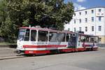 Straßenbahn Zwickau: Tatra KT4D der SVZ Zwickau - Wagen 933, aufgenommen im Juli 2018 am Hauptbahnhof in Zwickau.