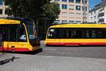 Zwei AVG Stadler Citylink Stadtbahnwagen Treffen sich am 20.08.20 in Karlsruhe Hbf Vorplatz