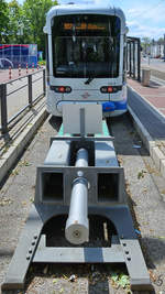 Eine Straßenbahn der Bogestra wartet Mitte Mai 2020 in Bochum-Langendreer auf die Abfahrt.