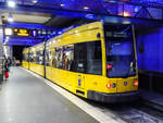 Straßenbahn Essen Zug 1510 als Linie 105 nach Frintrop Unterstraße in Essen Hbf, 18.04.2020.