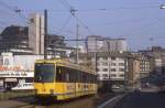 Essen Tw 1017 in der Frohnhauser Straße, 09.03.1987. Dieser Abschnitt wurde im Zuge der U-Bahne Eröffnung 1991 aufgegeben.