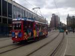 Hier steht der Ebbelwei Expreß Triebwagen mit der Nummer 106 am 30.05.2014 in der Frankfurter Innenstadt. 