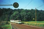 END Straßenbahn Esslingen-Nellingen-Denkendorf__Die aber auch nach Scharnhausen und Neuhausen fuhr.__3-Wagenzug nach Neuhausen zwischen Haltestelle Scharnhausen und Körschbrücke.__09-06-1976