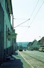 END Straßenbahn Esslingen-Nellingen-Denkendorf__Die aber auch nach Scharnhausen und Neuhausen fuhr.__Am Ortsrand von Nellingen, Strecke nach Denkendorf.__23-04-1973