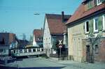END Straßenbahn Esslingen-Nellingen-Denkendorf__Die aber auch nach Scharnhausen und Neuhausen fuhr.__Tw fährt in Nellingen bergab nach Denkendorf.__23-04-1973