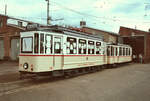 Historischer Stuttgarter Stra�enbahnzug vor dem zu dieser Zeit kaum noch genutzten M�hringer  Depot der SSB (zuvor Filderbahn).