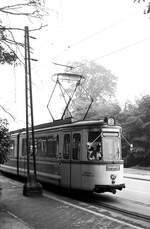 Straßenbahn Neunkirchen/Saar__GT4 [ME 1961] als Linie 2 an der Endstation 'Steinwald' zur Rückfahrt zum Schlachthof bereit.__26-09-1977 