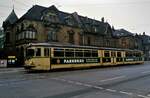 Der TW 105 der Oberrheinischen Eisenbahngesellschaft war schnell wegen seiner Länge bekannt geworden. Auf dem Foto fährt er am 03.11.1984 durch Heidelberg.