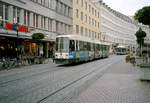 Augsburg Stadtwerke Augsburg SL 1 (MAN/DÜWAG/Siemens M8C 8003) Bürgermeister-Fischer-Straße am 17. Oktober 2006. - Scan eines Farbnegativs. Film: Kodak FB 200-6. Kamera: Leica C2.