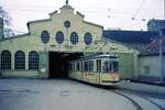 AVG Straßenbahn Augsburg__Das frühere Depot in Kriegshaber.Tw 541[GT5, MAN 1968] auf Linie 2 hat soeben über das Wendedreieck der seinerzeitigen westlichen Endstation gewendet.__09-03-1974 