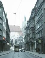 AVG Straßenbahn Augsburg__Tw der Linie 2 nach Kriegshaber in der Frauentorstr.