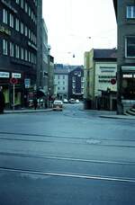 AVG Straßenbahn Augsburg_Das nur abwärts befahrene Gleis am Perlachberg mit 11% Gefälle__09-03-1974 