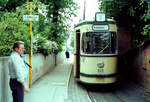 Auch der Straßenbahnfahrer der Linie 2 der Augsburger Straßenbahn brauchte im Sommer 1984 bei der Haltestelle Stadtbergen eine längere Pause...