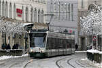 Die Augsburger Straßenbahn im Winter - 

Combino 823 als Linie 2 in der Bürgermeister Fischer Straße.

21.02.2026 (M)