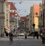 Die Straßenbahn im Stadtbild von Augsburg -    Blick nach Norden in die Karolinenstraße.