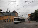 Augsburg AVG SL 4 (Bombardier-CF8 877) Langenmantelstrasse / Wertachstrasse / Wertachbrücke am 17. Oktober 2010.