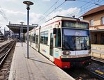 rnv-Tramwagen 1042  100 Jahre Rhein-Haardtbahn  als Linie 4 (Oggersheim Endstelle - Heddesheim Bahnhof), beim Halt im Bahnhof Käfertal.
Aufgenommen am 24.3.2016.