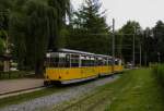 Ein Zug der Kirnitzschtalbahn ist am Nachmittag des 23.06.2012, vom Beuthenfall kommend, gerade in die Endstation Bad Schandau eingefahren. Bei den Fahrzeugen handelt es sich um den Typ T 57 und die Bauart TwZR (Triebwagen), bzw. BwER (Beiwagen), welche allesamt in den 50-er bis 60-er Jahren im VEB Gotha-Werk gebaut wurden. Einige Fahrzeuge kamen vor der Einstellung in den Wagenpark der Kirnitzschtalbahn bereits bei anderen stdtischen Straenbahnen zum Einsatz, so z.B. in Plauen, Zwickau und Halle/Saale.