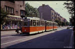 Ein aus heutiger Sicht schicker alter Trambahnzug war am 19.5.1990 auf der Linie 21 in der Seelenbinder Straße in Berlin - Köpenick unterwegs. Bei dem ersten Fahrzeug konnte ich die Nummer 217086-3 ablesen.