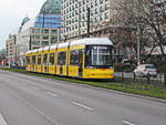 Flexity 9013 der BVG in der Karl-Liebknecht-Straße am 27. Dezember 2017 in Richtung Hellersdorf, Riesaer Straße 