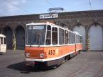 Wagen 482 der BVG im Museumsdepot Niederschnhausen zum Verkehrshistorischen Wochenende am 20.05.2007. In diesem Zustand fuhren die Fahrzeuge bis in die 90iger Jahre und bilden nach ihrem Umbau noch heute das Rckgrat aller Leistungen der Berliner Strassenbahnen im Raum Kpenick. Hier allerdings noch in der  Hauptstadt-Lackierung  der DDR und mit abgeblendeten Scheinwerfern