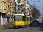 Berlin, Brückenstraße. Tatra KT4DM-Traktion (Wagen #6074 + #6169) erreicht die Haltestelle S Schöneweide. Die Aufnahme stammt vom 15.02.2018. 