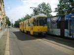 KT4DT 7064 der Berliner Verkehrsbetriebe auf der Linie 21 in Lichtenberg