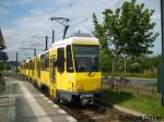 KT4DT 7068 der Berliner Verkehrsbetriebe (BVG) auf der Linie M8 nach U Bahnhof Schwartzkopffstr.