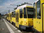 KT4DT 7070 der Berliner Verkehrsbetriebe (BVG) auf der Linie M8 nach U Bahnhof Schwartzkopffstr.