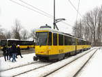 BVG Berlin, KT4D Nr. 6127 mit 6100 in der Wendeschleife der Station S-Bahnhof Schöneweide am 09. Februar 2021 als Linie M 17.