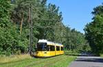 Tw 1601 fährt an der Sportpromenade entlang gen Alt-Schmöckwitz.