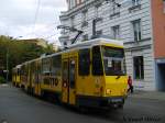 KT4DT 7049 der Berliner Verkehrsbetriebe (BVG) auf der Linie M4 nach Hohenschnhausen/Zingster Str.
