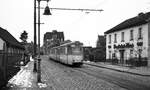 BVB Ost-Berlin__3-Wagen-Zug der Linie 84 mit Bw 2 69 013-7 [BZ69; RawSw 1969 >lt. 'berlin-straba.de'] in Altglienicke. Für Saal und Café  Deutsches Haus  sind die  besseren Zeiten  längst vorbei.__01-1978