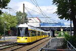 Während oben Regio und S-Bahn fahren, fahren unte die Straßenbahnlinien M4 und M10.