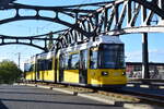 Triebwagen 1578 überquert die Bösebrücke am S-Bahnhof Bornholmer Straße in Richtung Osten.

Berlin 28.09.2024