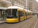 Flexity 4001 an der Haltestelle Alexanderplatz/Dircksenstrae.