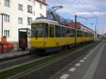 Berlin: Straenbahnlinie M4 nach S-Bahnhof Hackescher Markt an der Haltestelle Weiensee Buschallee.