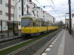 Berlin: Straenbahnlinie M4 nach Falkenberg an der Haltestelle Weiensee Buschallee.