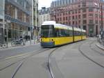 Berlin: Straenbahnlinie M1 nach Mitte Am Kupfergraben am S-Bahnhof Hackescher Markt.