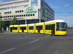 Berlin: Straenbahnlinie M4 nach S-Bahnhof Hackescher Markt an der Haltestelle Hohenschnhausen Prerower Platz.