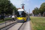 BERLIN, 04.07.2009, MetroTram1 an der Haltestelle Rathaus Pankow