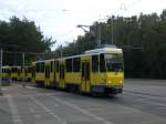 Berlin: Straenbahnlinie 67 nach S-Bahnhof Schneweide an der Haltestelle Krankenhaus Kpenick/Sdseite.