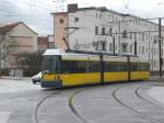 Berlin: Straenbahnlinie 27 nach Krankenhaus Kpenick an der Haltestelle Weiensee Buschallee/Hansastrae.(14.3.2010)