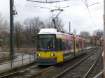 Berlin: Straenbahnlinie M17 nach S-Bahnhof Schneweide an der Haltestelle Hohenschnhausen Gehrenseestrae.(14.3.2010)